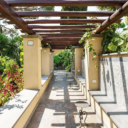Schuler Center Garden In Self-catering Villa